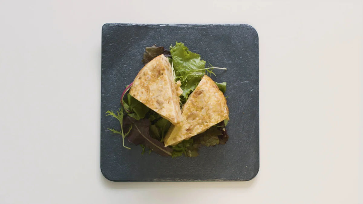 Tortilla de Patatas con Cebolla